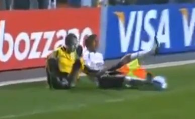 Ref falls beside the footballer! How funny…