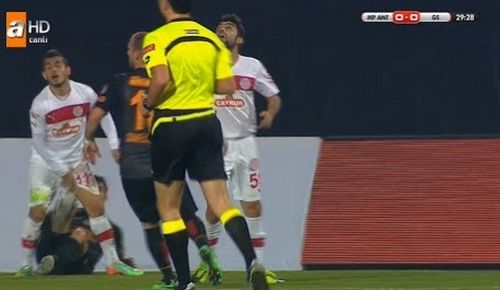 Albert Riera intentionally kicked a player in his privates