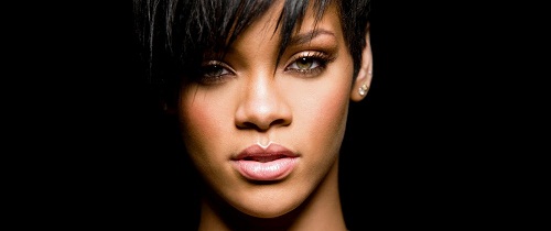 Η Rihanna δείχνει στήθος κι οπίσθια στο twitter χωρίς ντροπή!