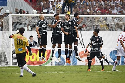 Rogerio Ceni…is a legend in free kicks!!