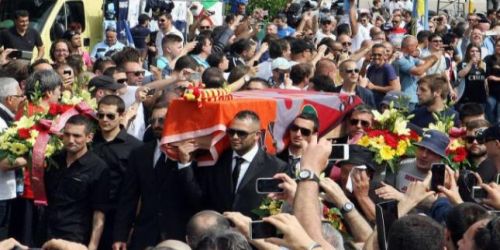 Roma’s funeral by Lazio fans