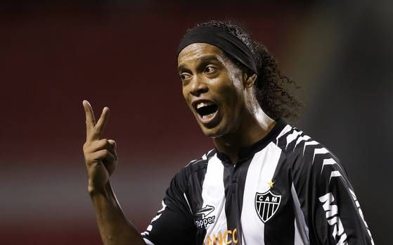 The Ronaldinho show! [video]