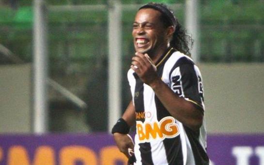 Ronaldinho! Perfect crossbar and in free-kick goals