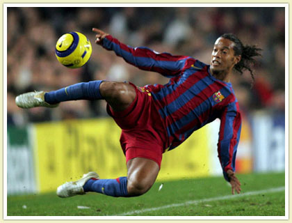 What farce did the referee to ronaldinho!