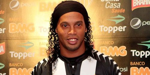 «Επίθεση» στον Ronaldinho (ΦΩΤΟ)