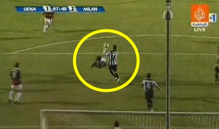Ronaldinho does double kick!