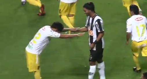 Opponent player bows to Ronaldinho! RESPECT VIDEO!