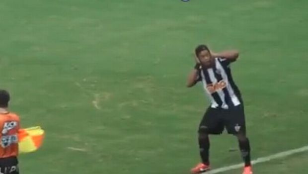 Ronaldinho celebrates like a boss…