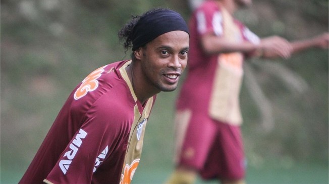 Ronaldinho still got it!