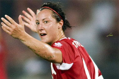This woman is expert in kicking others in football match!