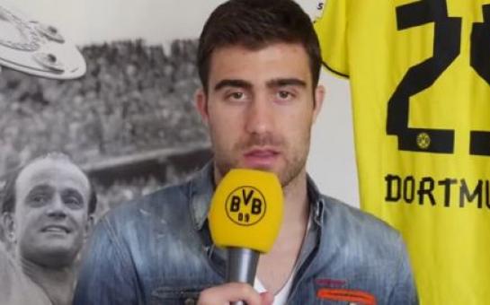 Sokratis Papastathopoulos sings for Borussia Dortmund’s fans [vid]