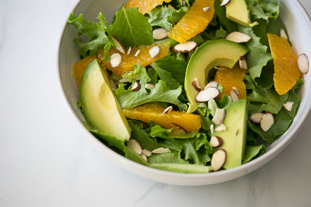 Θρεπτικό γεύμα στα γρήγορα: Φτιάξε υγιεινή και νόστιμη σαλάτα με αβοκάντο!