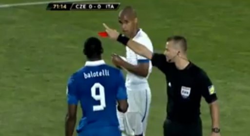 Balotelli sent off – 2 yellow cards in 4 minutes!