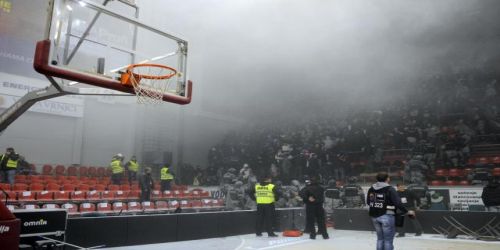 Ξύλο στη Σερβία. Διεκόπη ο τελικός Κυπέλλου!