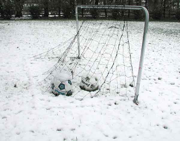 Οι καιρικές συνθήκες δεν πτωούν τους ποδοσφαιριστές!