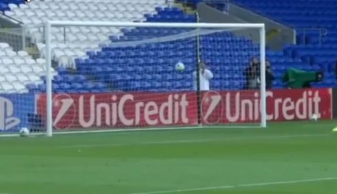 GOLAZO from Cristiano Ronaldo almost takes the crossbar off! [video]