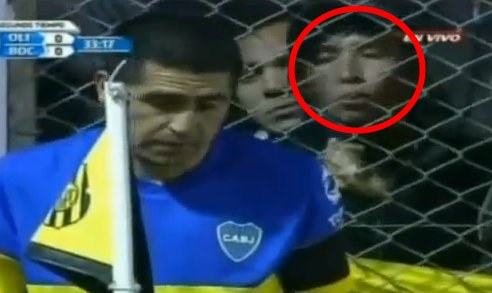 Moron fan spits Juan Ramon Riquelme! (vid)