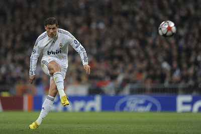 When Christiano Ronaldo shoot a free kick things are tough!!