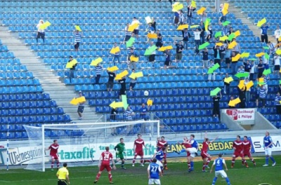 They were bored waiting and they used arrows to show where the goalpost is!!