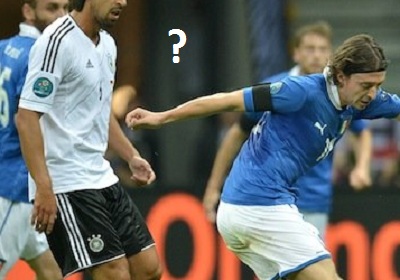 What’s weird with the shoe of Montolivo?