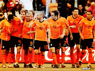 You will laugh a lot with these spot for National team of Holland!!