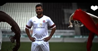 See the perfect advert for a football team’s shirt!!