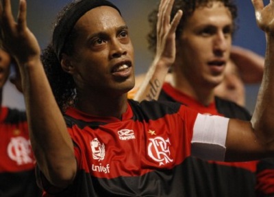 Even Ronaldinho can miss such a goal!!