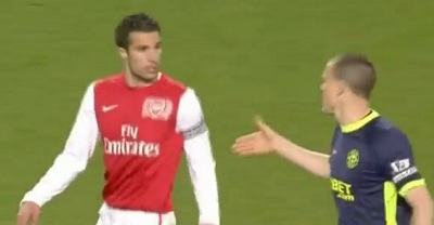 When Van Persie loses he never gives his hand!!