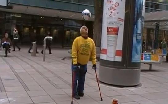 Football player on crutches! Amazing video!