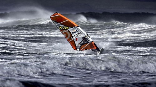 Windsurfing στις πιο ακραίες συνθήκες!