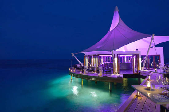 Υπέροχο υποθαλάσσιο εστιατόριο στις Μαλδίβες