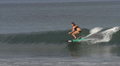 Surfing με ψηλοτάκουνα!