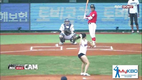 Ακροβατική μπαλιά στο μπέιζμπολ από μια γυναίκα!