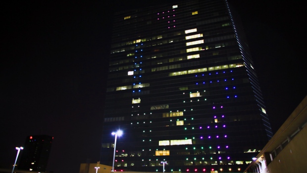 Γιόρτασαν τα 30 χρόνια Tetris παίζοντας σε ουρανοξύστη! [gifs + video]