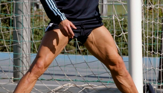 17 footballers with impressive thighs! [pics]