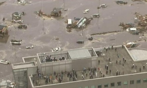Δείτε συγκλονιστικά videos από το τσουνάμι που έπληξε την Ιαπωνία σήμερα το πρωί!