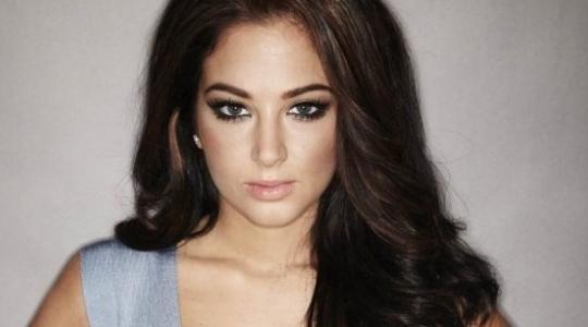 Tulisa Contostavlos: Η εμφάνιση με το καυτό σορτς!