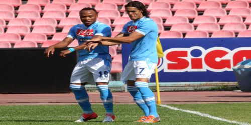 Cavani dancing in  «Gangnam style» rhythms