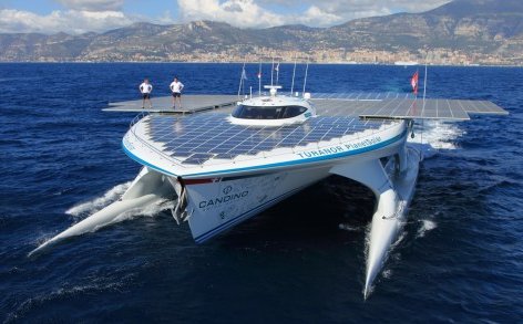 Αυτό είναι μακρύτερο πλωτό γιοτ του κόσμου που κινείται μόνο με ηλιακή ενέργεια!!!