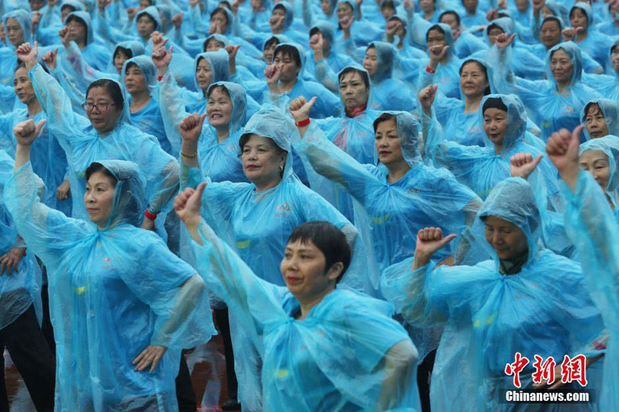 Ένας χορός για ρεκόρ Γκίνες – 31.000 γυναίκες … συντονίστηκαν (βίντεο)