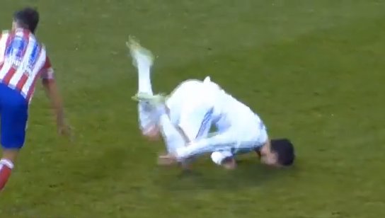 Cristiano Ronaldo acting injury! [video]
