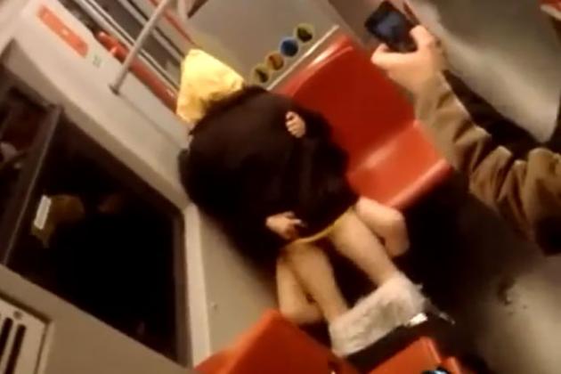 Της πέταξε τα μάτια έξω μέσα στο μετρό (ΒΙΝΤΕΟ)