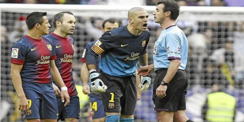 Victor Valdes: «Referee s*** himself»