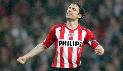 PSV fans welcome back Van Bommel with the best way.