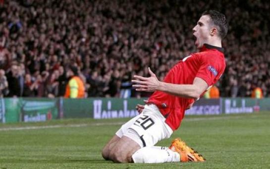 Robin Van Persie double in India [pic]