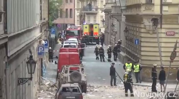 Κατέρρευσε κτίριο από έκρηξη – Άγνωστος αριθμός εγκλωβισμένων