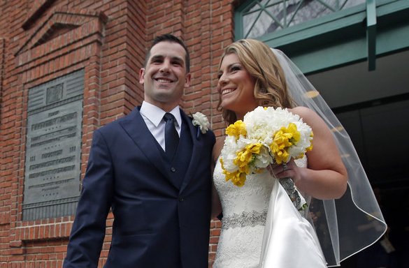 Παντρεύτηκε ένα χρόνο μετά τον τραυματισμό του στο Μαραθώνιο της Βοστώνης! [pics+vid]
