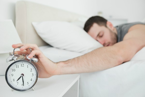 5 tips που θα κάνουν το πρωινό ξύπνημα ευκολότερο