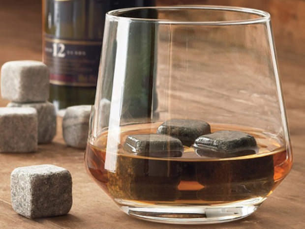 Παγώστε σωστά το ουίσκι σας με…whisky stones!