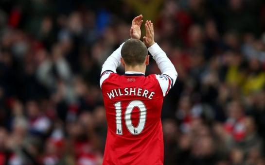 Wilshere makes middle finger gesture at Manchester City fans